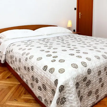 Ivana شقة تروغير